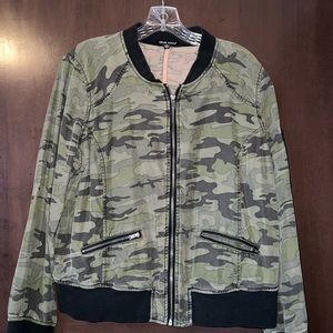 Army print cropped jacket.